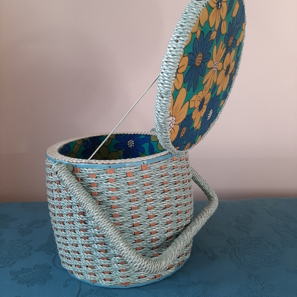 Vintage sewing basket - Picture 4 of 7